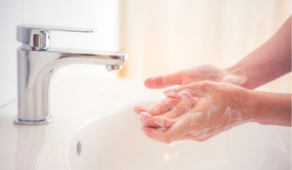 corona handen wassen